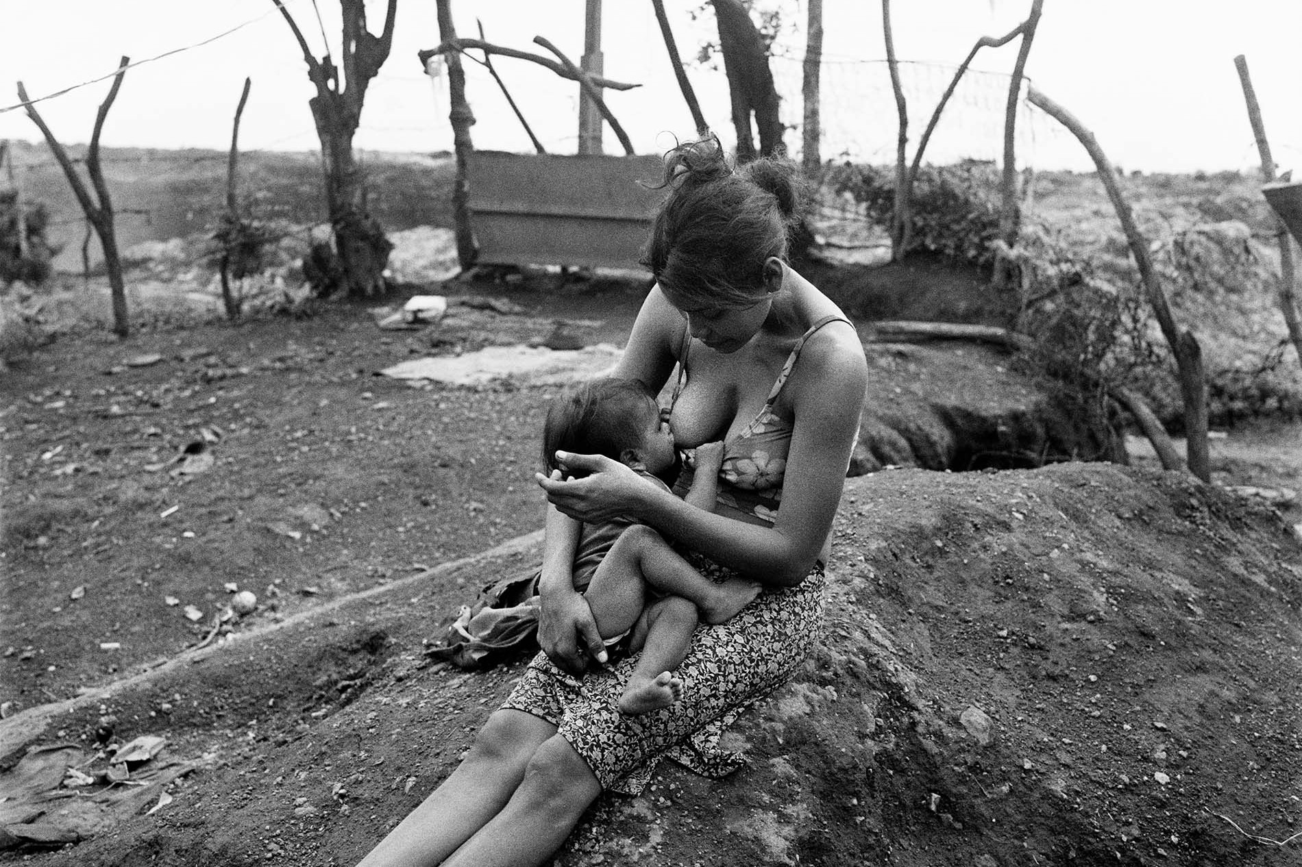 La Chureca - Life and Love in the Garbage Dump in Managua - Black and White Photography